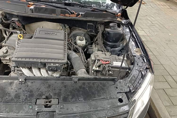 Used Volkswagen Lavida 2013 Restyled Classic 1.6L Automatic Comfort Edition Engine Bay Left
