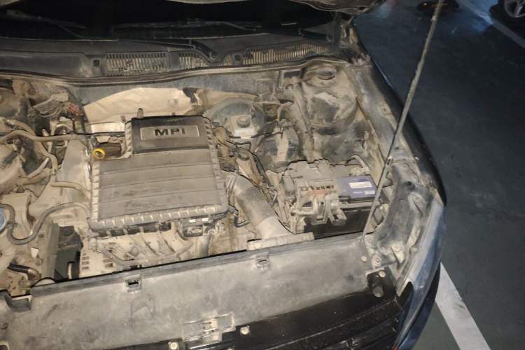 Used Volkswagen Lavida 2013 Revised Classic 1.6L Automatic Fashion Edition Engine Bay Left