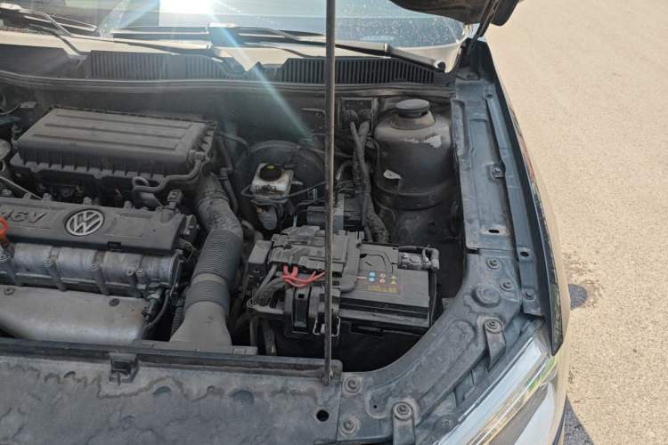Used Volkswagen Lavida 2013 1.6L Automatic Comfort Edition Engine Bay Left