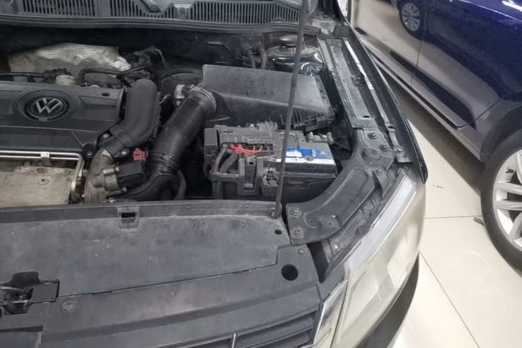 Used Volkswagen Lavida 2013 Revised Version 1.4 TSI DSG Comfort Edition Engine Bay Left