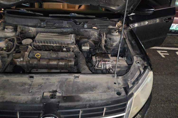 Used Volkswagen Lavida 2013 1.6L Automatic Comfort Edition Engine Bay Left