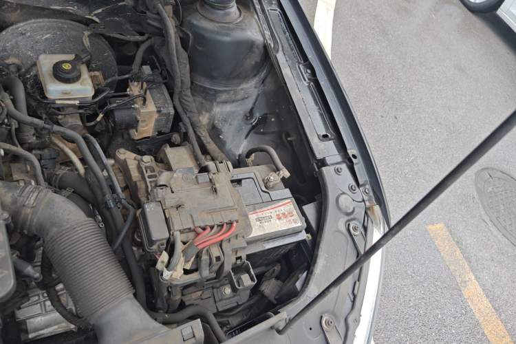 Used Volkswagen Lavida 2013 Revised Classic 1.6L Automatic Fashion Edition Engine Bay Left