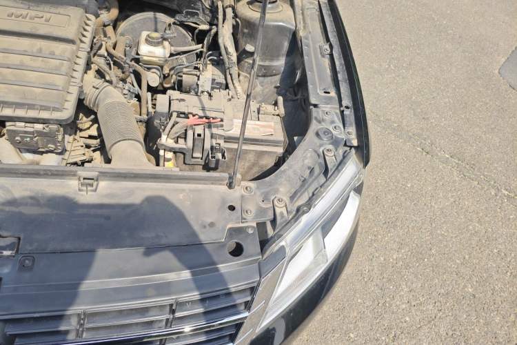 Used Volkswagen Lavida 2013 1.6L Manual Comfort Edition Engine Bay Left