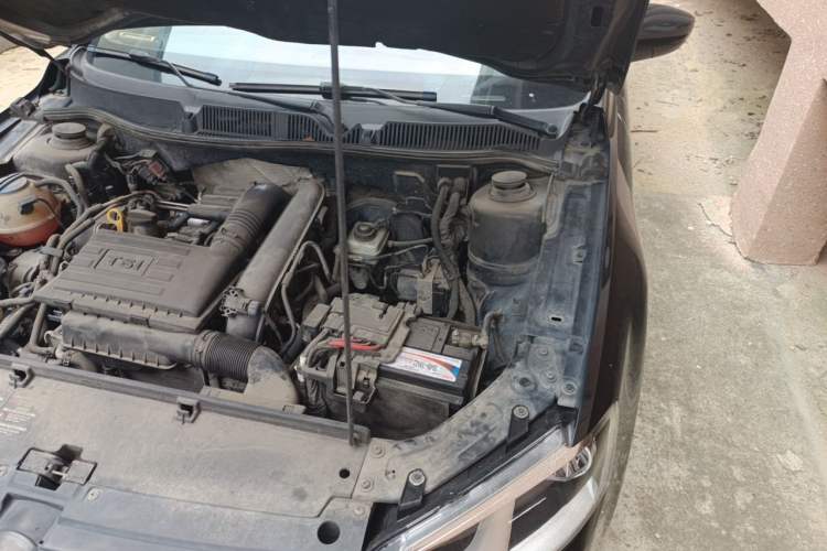 Used Volkswagen Lavida 2013 1.4TSI Manual Comfort Edition Engine Bay Left