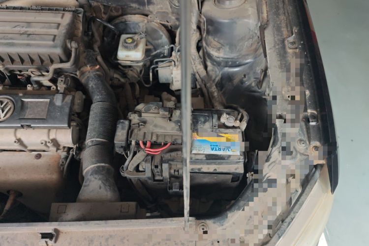 Used Volkswagen Lavida 2013 1.6L Automatic Comfort Edition Engine Bay Left