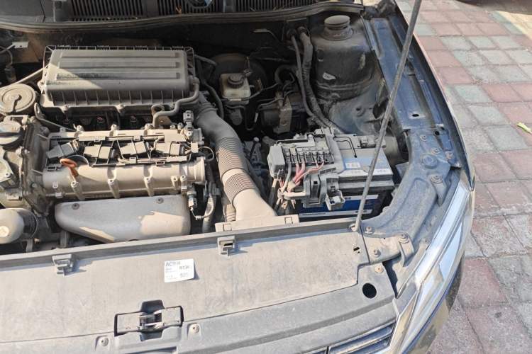 Used Volkswagen Lavida 2013 1.6L Automatic Fashion Edition Engine Bay Left