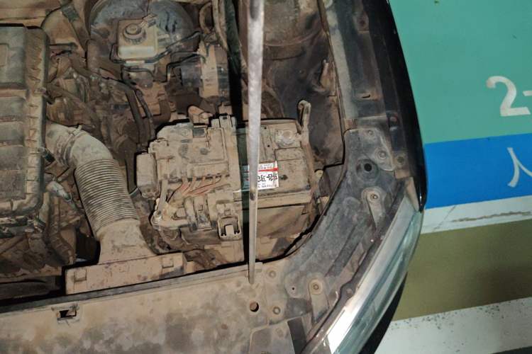 Used Volkswagen Lavida 2013 1.6L Automatic Comfort Edition Engine Bay Left