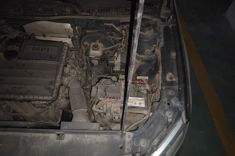 Used Volkswagen Lavida 2013 1.6L Manual Comfort Edition Engine Bay Left