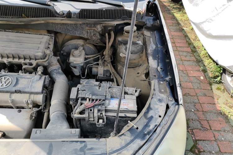 Used Volkswagen Lavida 2013 Classic 1.6L Manual Fashion Edition Engine Bay Left