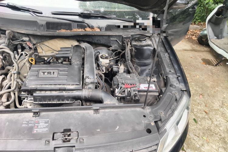Used Volkswagen Lavida 2013 Revised Version 1.4 TSI Manual Comfort Edition Engine Bay Left