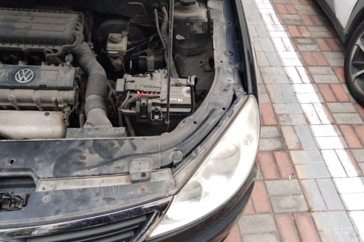 Used Volkswagen Lavida 2013 Classic 1.6L Manual Fashion Edition Engine Bay Left