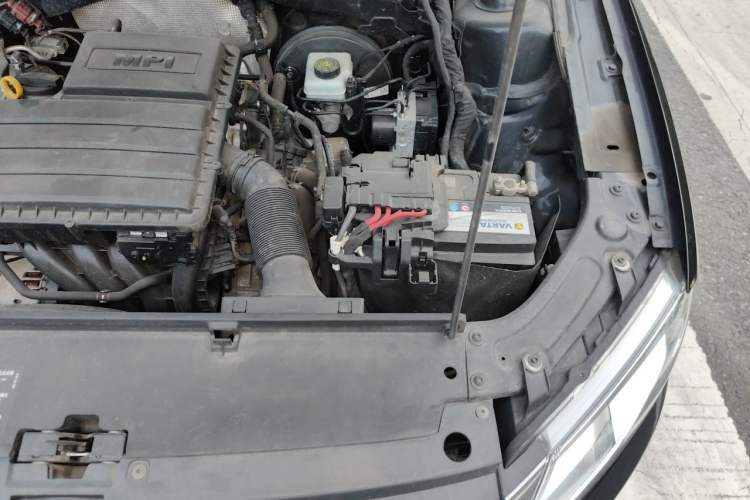 Used Volkswagen Lavida 2013 Revised Classic 1.6L Automatic Fashion Edition Engine Bay Left