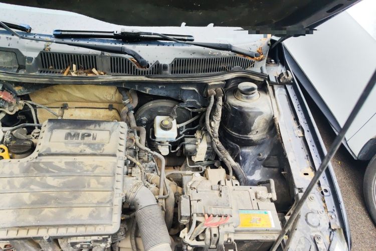 Used Volkswagen Lavida 2013 Revised Classic 1.6L Manual Fashion Edition Engine Bay Left