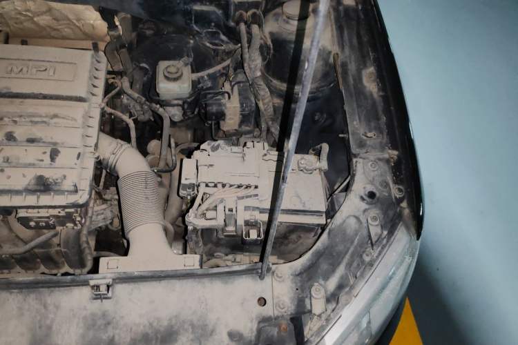 Used Volkswagen Lavida 2013 1.6L Manual Comfort Edition Engine Bay Left