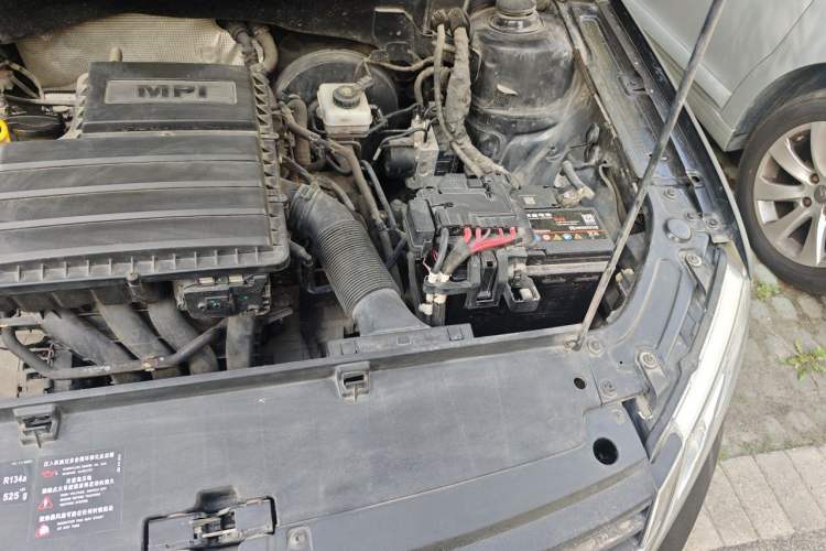 Used Volkswagen Lavida 2013 Revised Classic 1.6L Automatic Fashion Edition Engine Bay Left