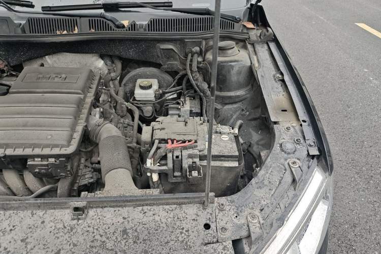 Used Volkswagen Lavida 2013 Revised Classic 1.6L Manual Fashion Edition Engine Bay Left