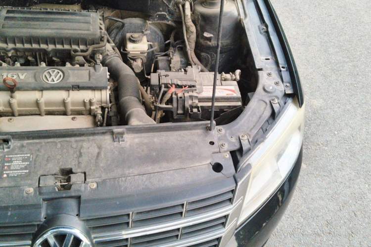 Used Volkswagen Lavida 2013 1.6L Automatic Luxury Edition Engine Bay Left