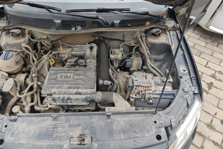 Used Volkswagen Lavida 2013 Revised Version 1.4 TSI DSG Comfort Edition Engine Bay Left