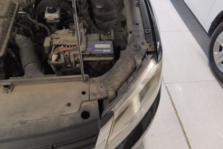 Used Volkswagen Lavida 2013 Revised Classic 1.6L Automatic Fashion Edition Engine Bay Left