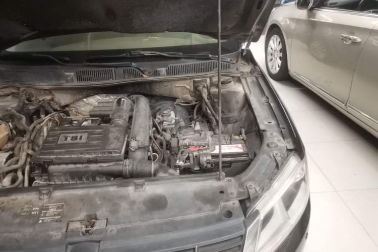Used Volkswagen Lavida 2013 Revised Version 1.4 TSI DSG Comfort Edition Engine Bay Left
