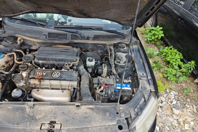 Used Volkswagen Lavida 2013 1.6L Automatic Fashion Edition Engine Bay Left