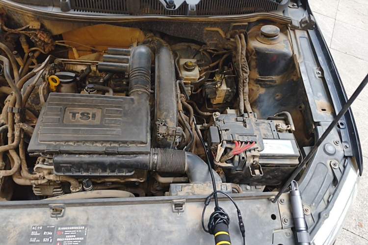 Used Volkswagen Lavida 2013 1.4TSI Manual Comfort Edition Engine Bay Left