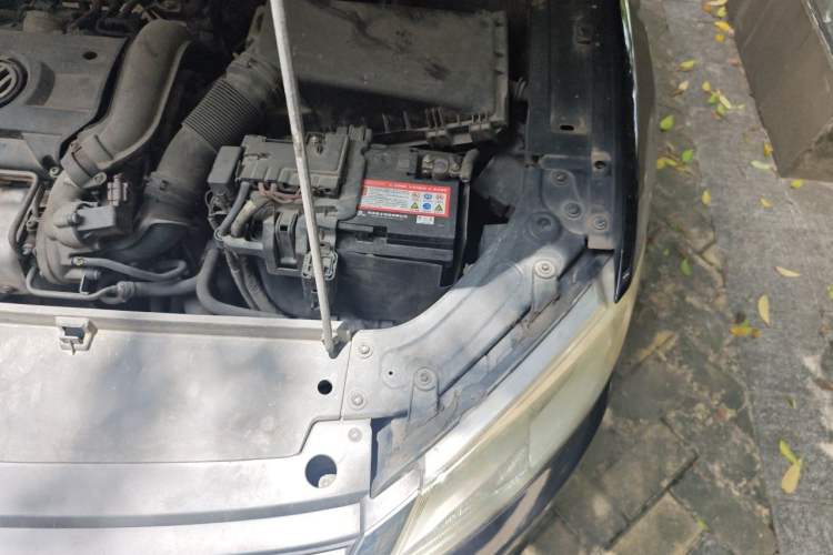 Used Volkswagen Lavida 2013 1.4TSI DSG Comfort Edition Engine Bay Left
