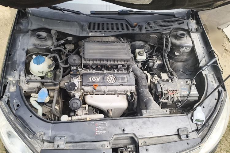 Used Volkswagen Lavida 2013 1.6L Manual Fashion Edition Engine Bay