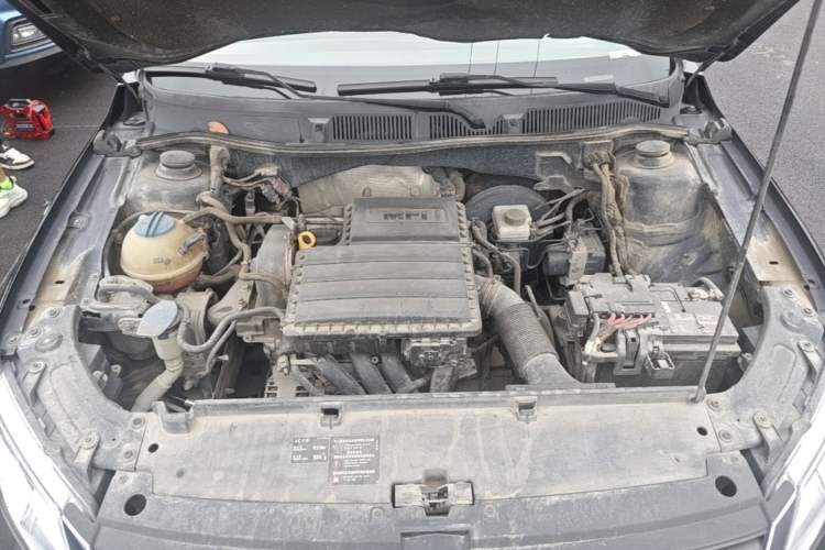 Used Volkswagen Lavida 2013 Revised Classic 1.6L Manual Fashion Edition Engine Bay