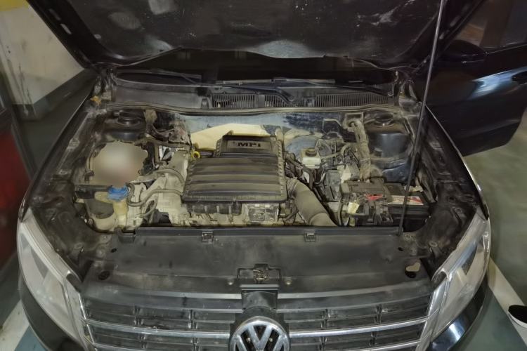 Used Volkswagen Lavida 2013 Revised Classic 1.6L Manual Fashion Edition Engine Bay