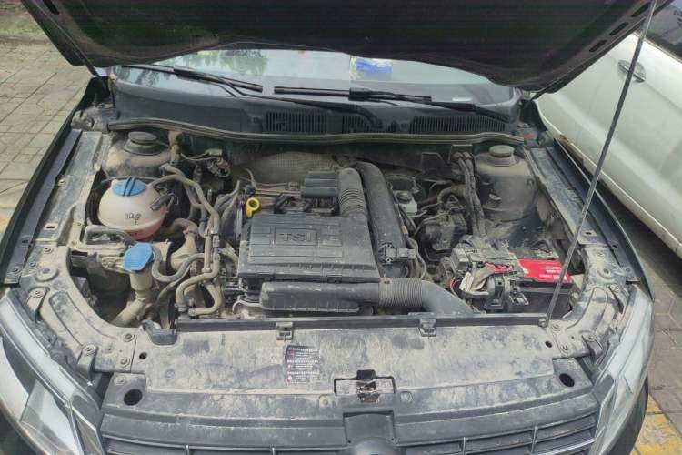 Used Volkswagen Lavida 2013 1.4TSI Manual Comfort Edition Engine Bay
