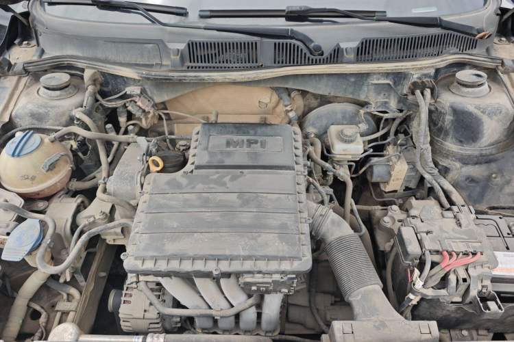 Used Volkswagen Lavida 2013 Restyled Classic 1.6L Manual Comfort Edition Engine Bay