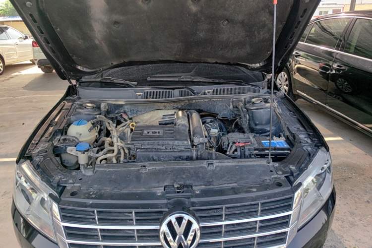 Used Volkswagen Lavida 2013 Revised Version 1.4 TSI DSG Comfort Edition Engine Bay