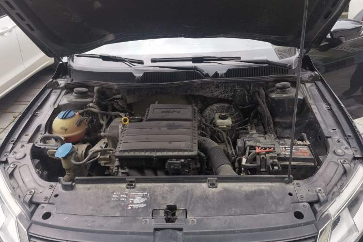 Used Volkswagen Lavida 2013 Revised Version 1.6L Automatic Luxury Edition Engine Bay