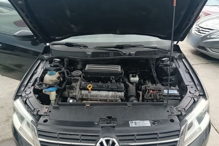 Used Volkswagen Lavida 2013 1.6L Manual Fashion Edition Engine Bay