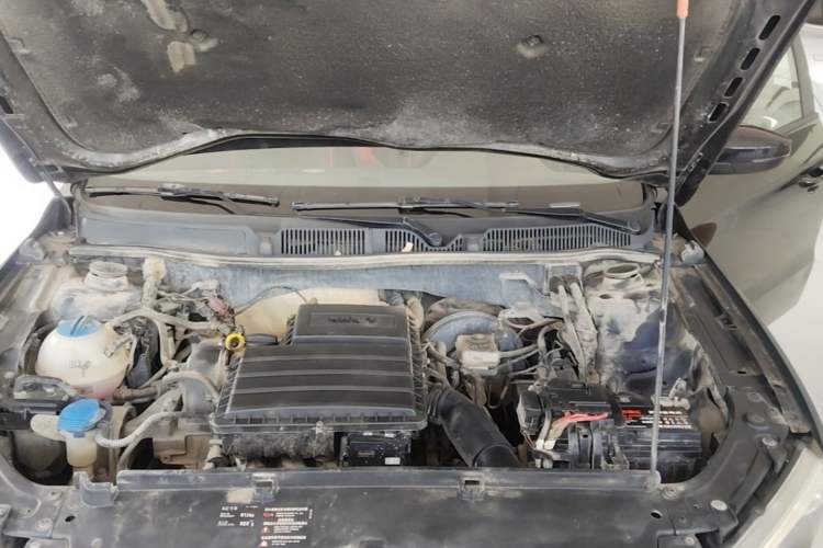 Used Volkswagen Lavida 2013 Revised Classic 1.6L Manual Fashion Edition Engine Bay