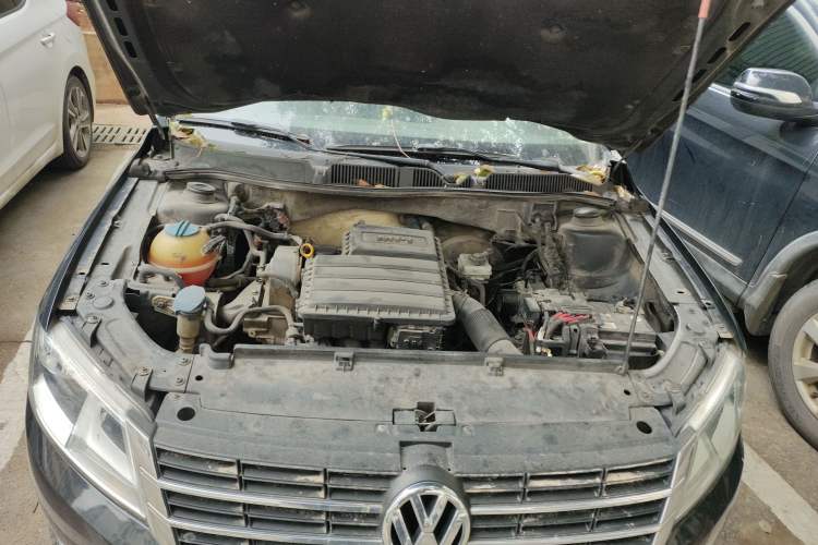 Used Volkswagen Lavida 2013 Restyled Classic 1.6L Manual Comfort Edition Engine Bay