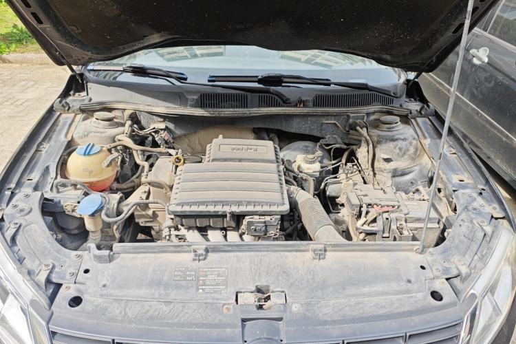 Used Volkswagen Lavida 2013 Revised Classic 1.6L Manual Fashion Edition Engine Bay
