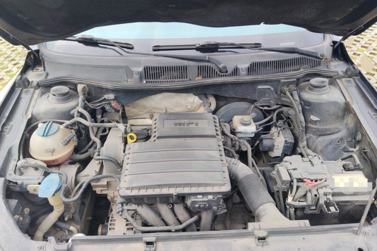 Used Volkswagen Lavida 2013 Revised Classic 1.6L Manual Fashion Edition Engine Bay