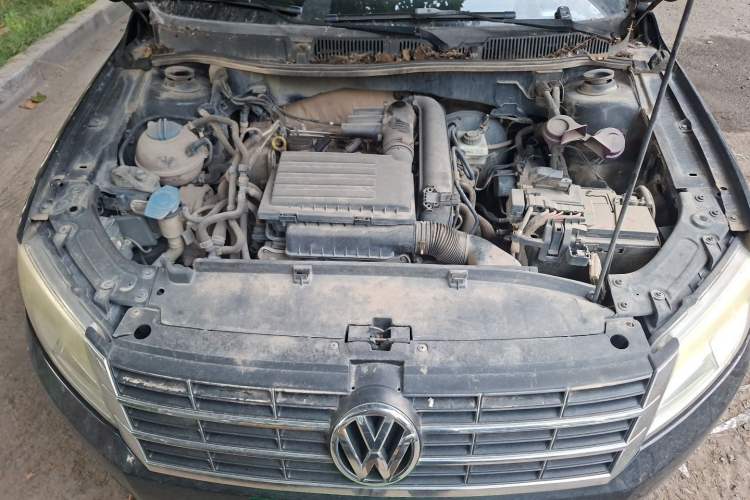 Used Volkswagen Lavida 2013 1.4TSI Manual Comfort Edition Engine Bay