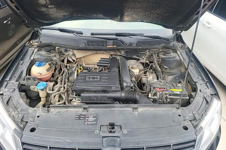 Used Volkswagen Lavida 2013 Revised Version 1.4 TSI Manual Comfort Edition Engine Bay