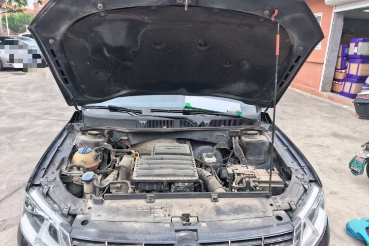 Used Volkswagen Lavida 2013 1.6L Automatic Comfort Edition Engine Bay