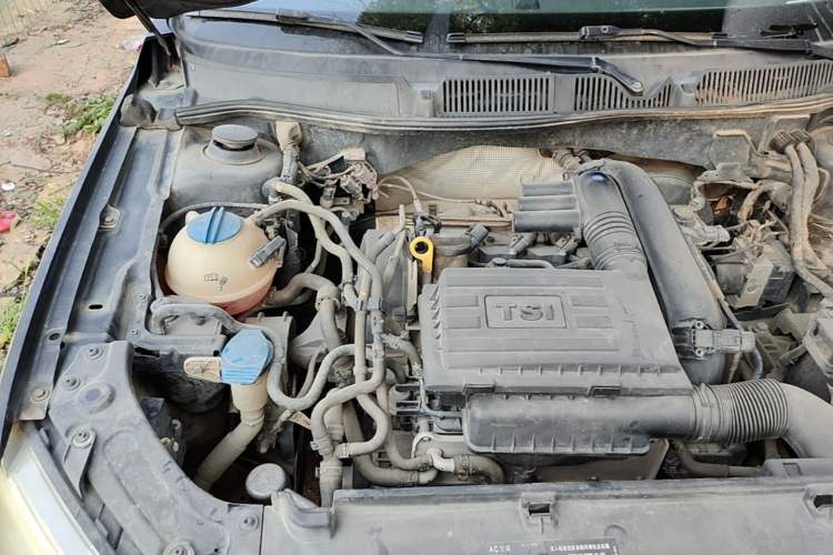 Used Volkswagen Lavida 2013 Revised Version 1.4 TSI DSG Comfort Edition Engine Bay Right