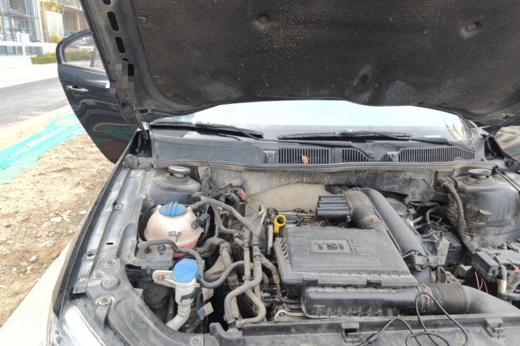 Used Volkswagen Lavida 2013 Revised Version 1.4 TSI Manual Comfort Edition Engine Bay Right