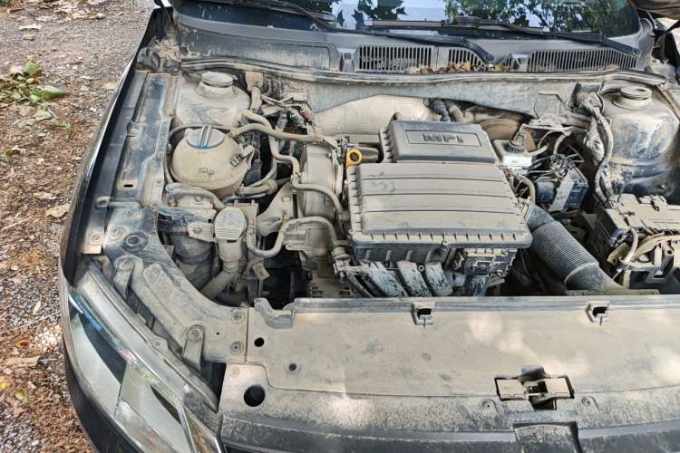 Used Volkswagen Lavida 2013 Revised Classic 1.6L Manual Fashion Edition Engine Bay Right