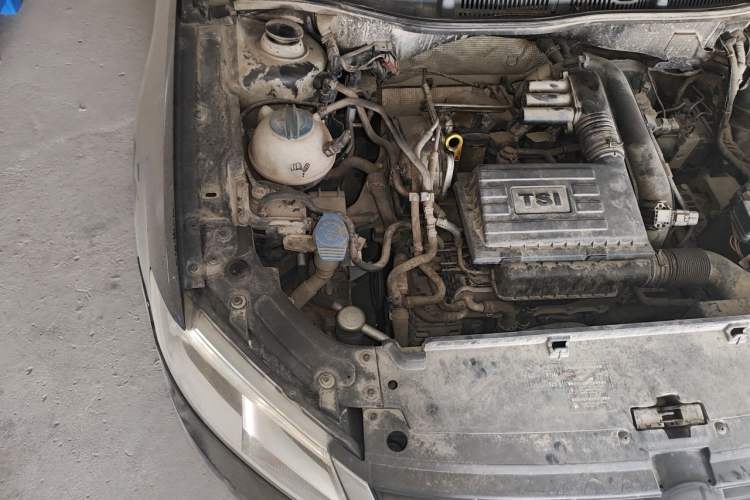 Used Volkswagen Lavida 2013 Revised Version 1.4 TSI DSG Comfort Edition Engine Bay Right