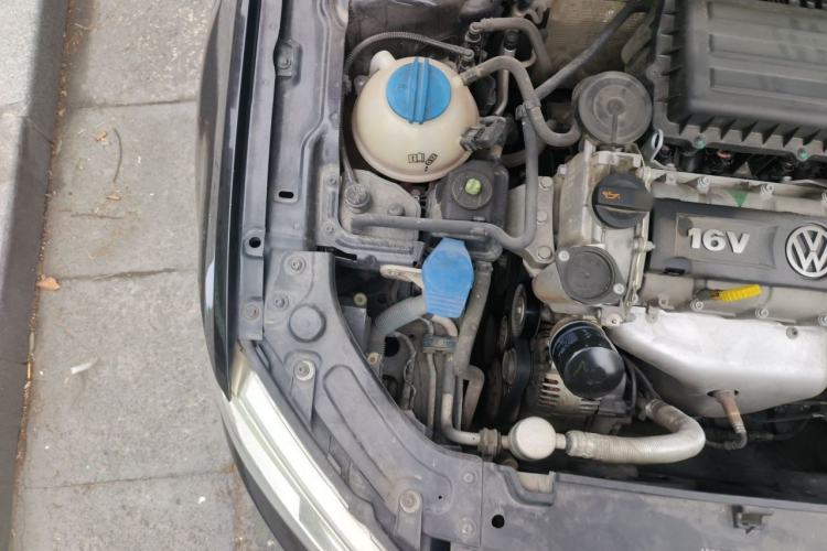 Used Volkswagen Lavida 2013 1.6L Automatic Fashion Edition Engine Bay Right