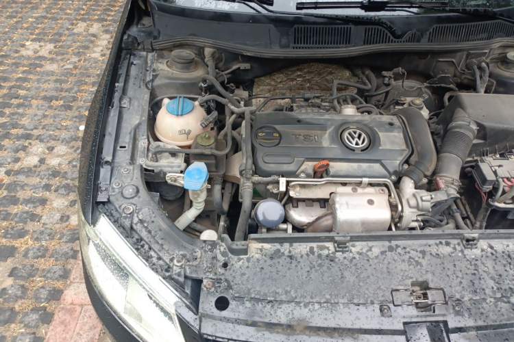 Used Volkswagen Lavida 2013 1.4TSI DSG Comfort Edition Engine Bay Right