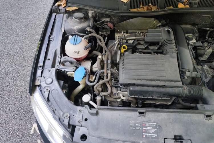 Used Volkswagen Lavida 2013 Revised Version 1.4 TSI DSG Comfort Edition Engine Bay Right