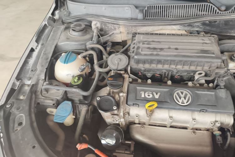 Used Volkswagen Lavida 2013 Classic 1.6L Manual Fashion Edition Engine Bay Right